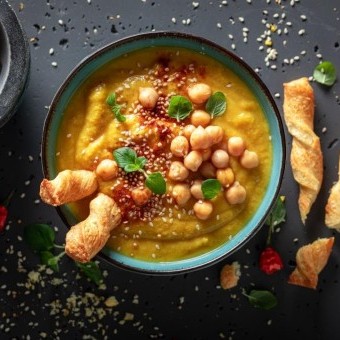 شوربة الحمص بالكمون وزيت الزيتون