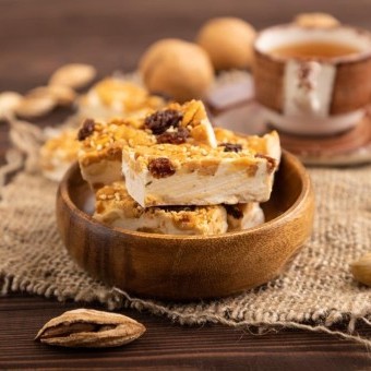 النوجا الطرية بالعسل والمكسرات