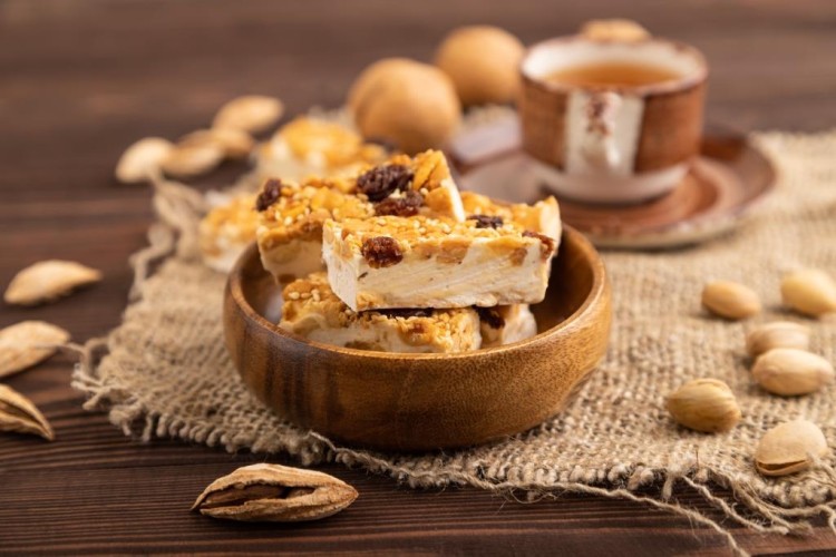 النوجا الطرية بالعسل والمكسرات