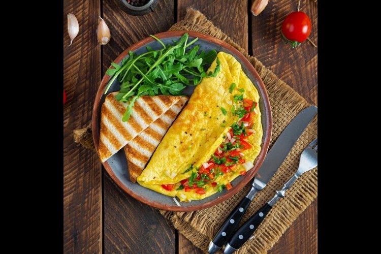 العجة بالبيض والدقيق للفطور