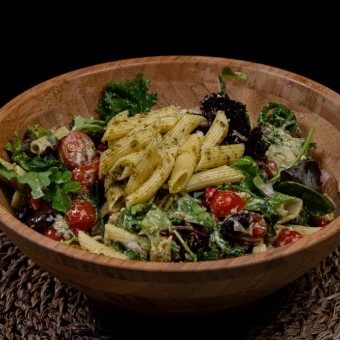 سلطة المعكرونة بصلصة البيستو بالفيديو