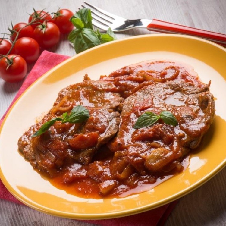 اللحمة بالصوص الأحمر
