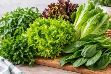 حيل ذكية لإعادة الحياة إلى الخضار الذابلة