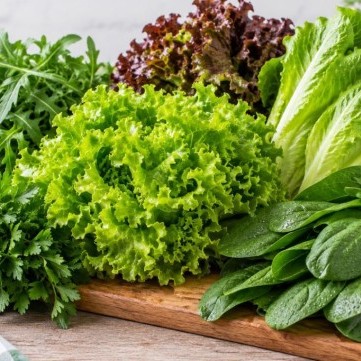 حيل ذكية لإعادة الحياة إلى الخضار الذابلة