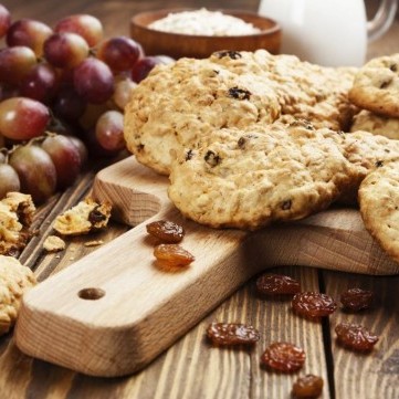 كوكيز الشوفان بالتفاح المجفف والزبيب