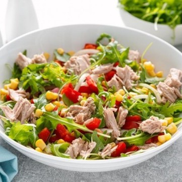 8 وصفات سلطة تونا سهلة وصحية