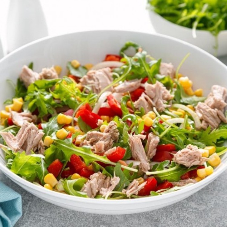 8 وصفات سلطة تونا سهلة وصحية