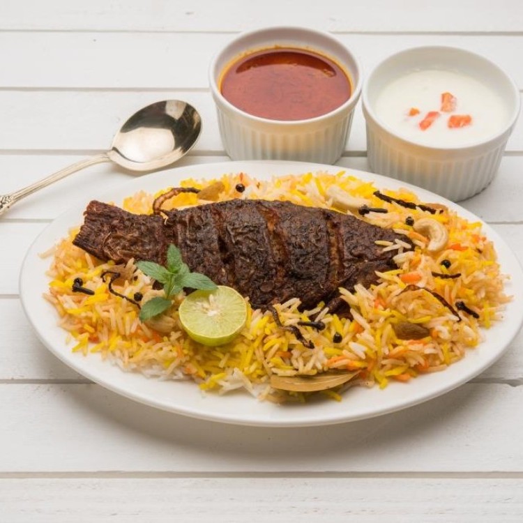 مطبق سمك مع البصل