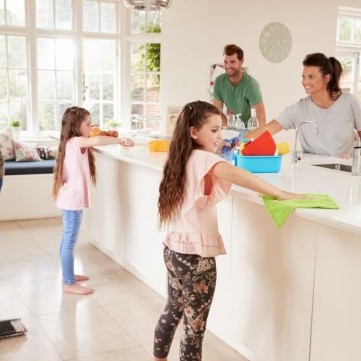 تنظيم الوقت بين تنظيف المنزل وتحضير حلويات العيد دون توتر