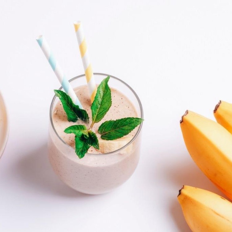 سموثي الموز باللبن والعسل