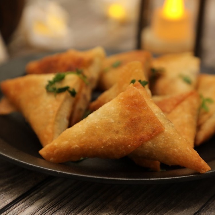 تشكيلة وصفات سمبوسة مقرمشة بحشوات متنوعة بالفيديو