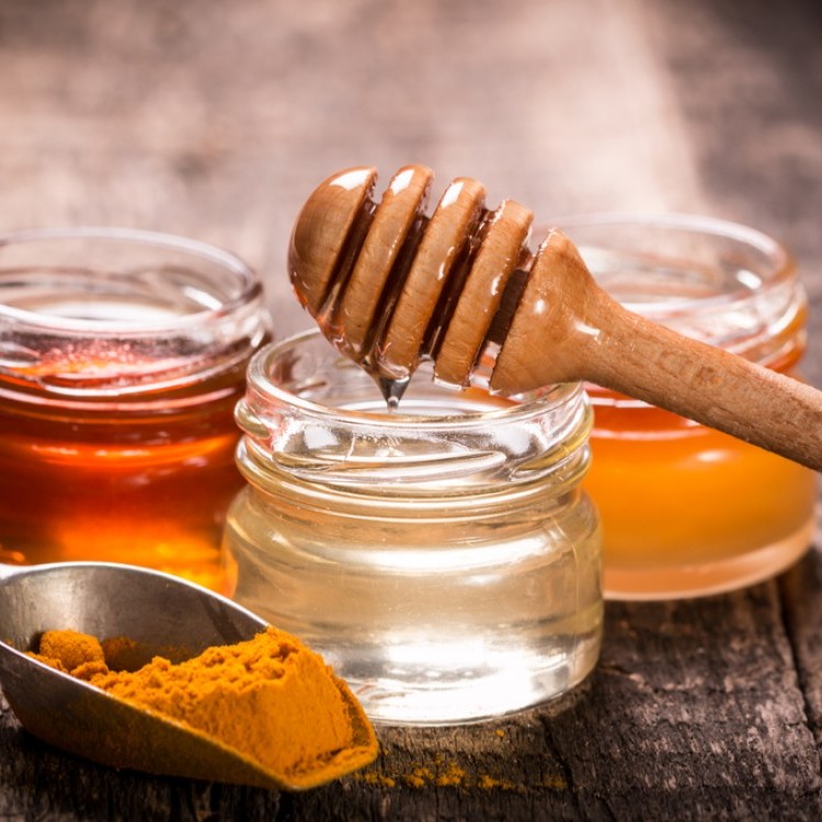 ما هي فوائد الكركم والعسل على الريق