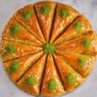 طريقة عمل البقلاوة بالكاجو