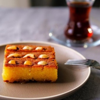 بسبوسة بالزبادي والعسل