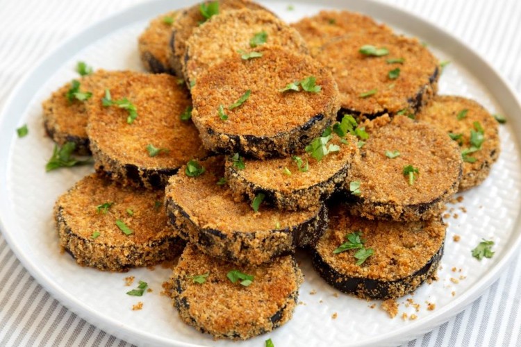 طريقة الباذنجان المقلي بجبن البارميزان