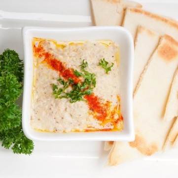 سلطة الطحينة بالثوم والبقدونس