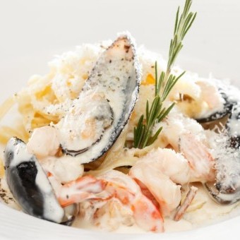 سلطة المحار والمعكرونة