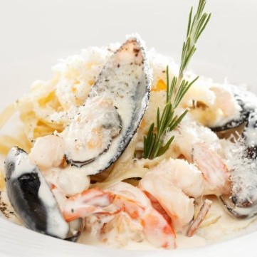 سلطة المحار والمعكرونة