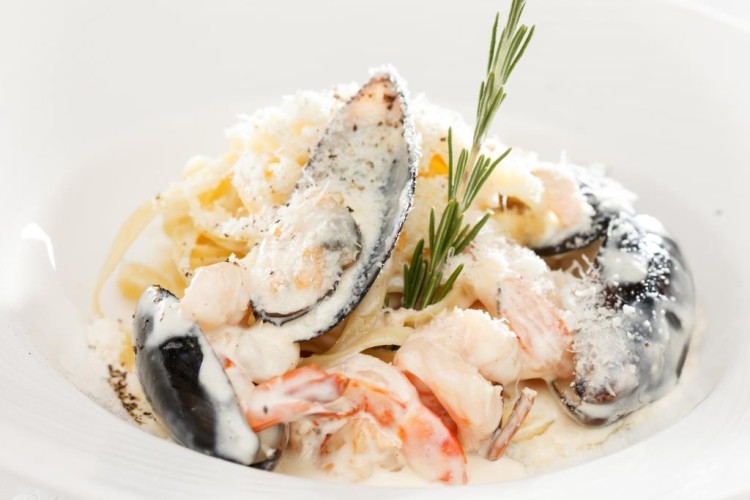 سلطة المحار والمعكرونة