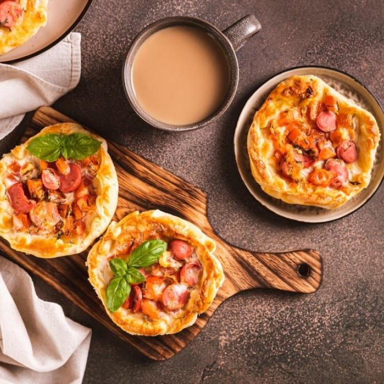 فطائر السجق والجبن