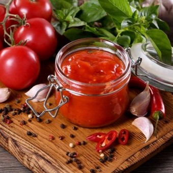 صوص الطماطم الحار للمعجنات