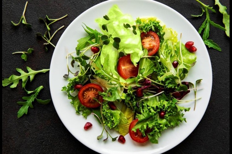 سلطة خضراء لسفرة رمضان