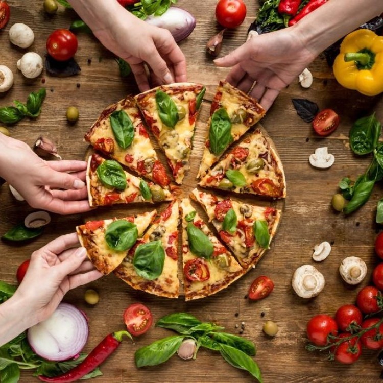 أسرار الحصول على عجينة بيتزا مثالية في المنزل