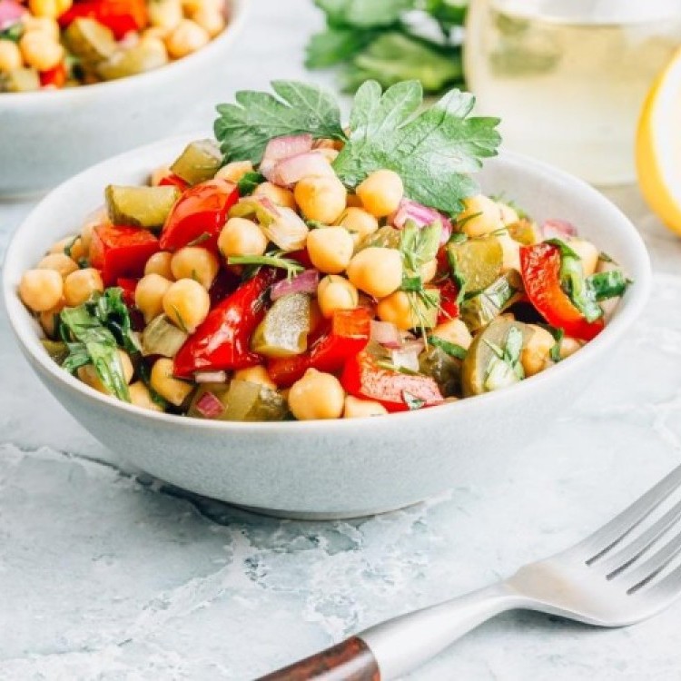 سلطات بالحبوب والخضار غنية بالألياف