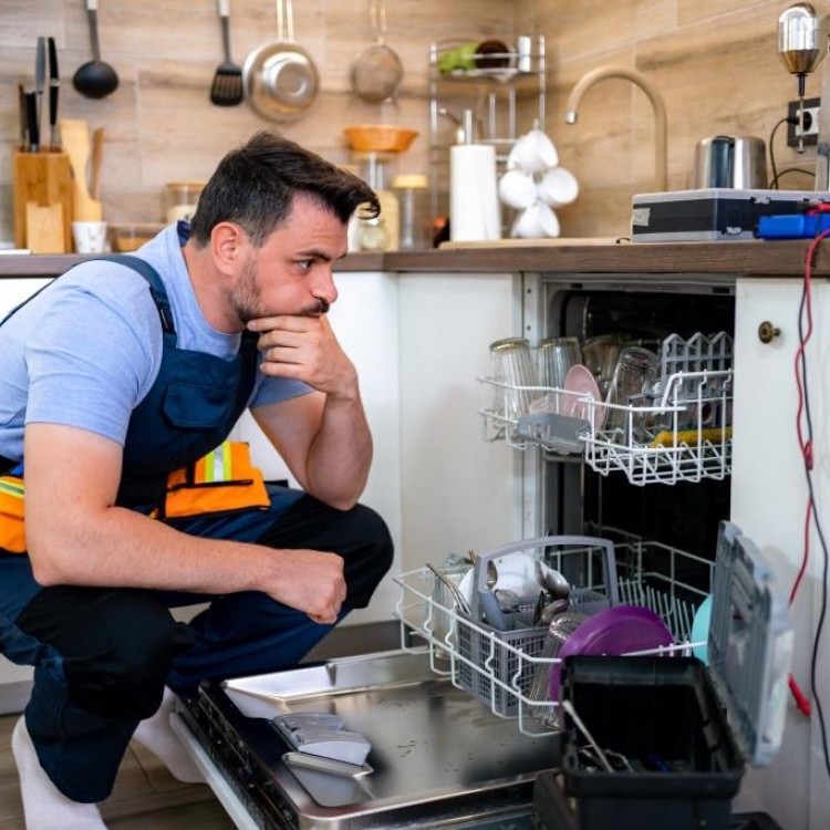 هناك أشياء وأدوات مطبخية، عليك تجنب وضعها في الجلاية