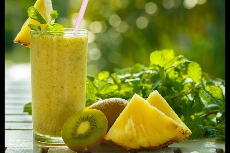 عصير الكيوي والأناناس المنعش| مطبخ سيدتي
