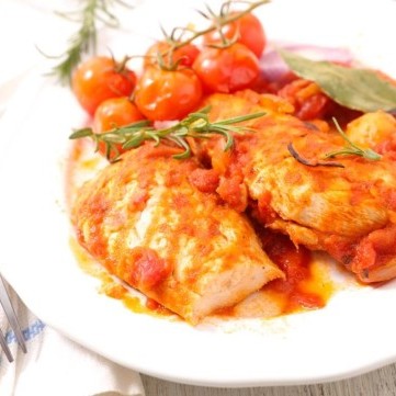دجاج بصلصة الطماطم السريعة