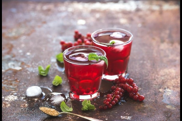 عصير الكركدية بنكهة التوت