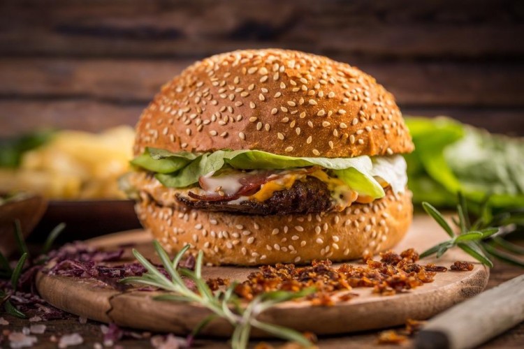 ساندويش برجر مثل المطاعم