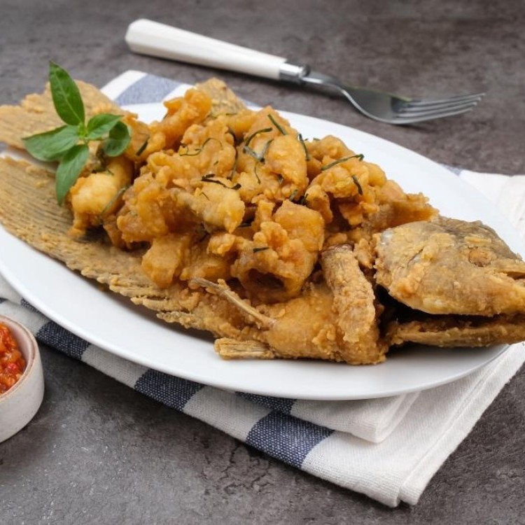 سمك مقلي بالدقيق