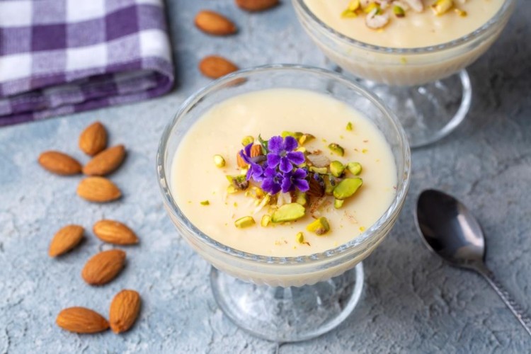 حلى كاسات السميد بالكريمة