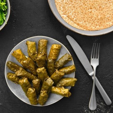 ورق العنب التركي المحشي بالأرز واللحم المفروم