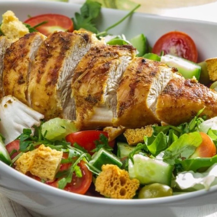 تشكيلة سلطات سهلة مشبعة وصحية للغداء