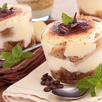 تيراميسو الكاسات السريع بدون فرن