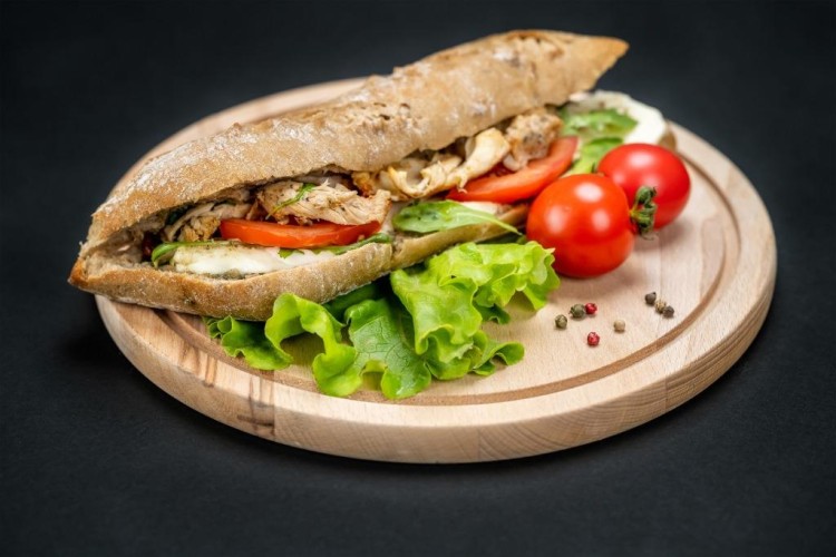 ساندويش دجاج مشوي وخضار بالمنزل